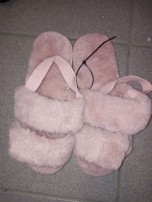 Nowe miękkie klapki damskie rozmiar 39