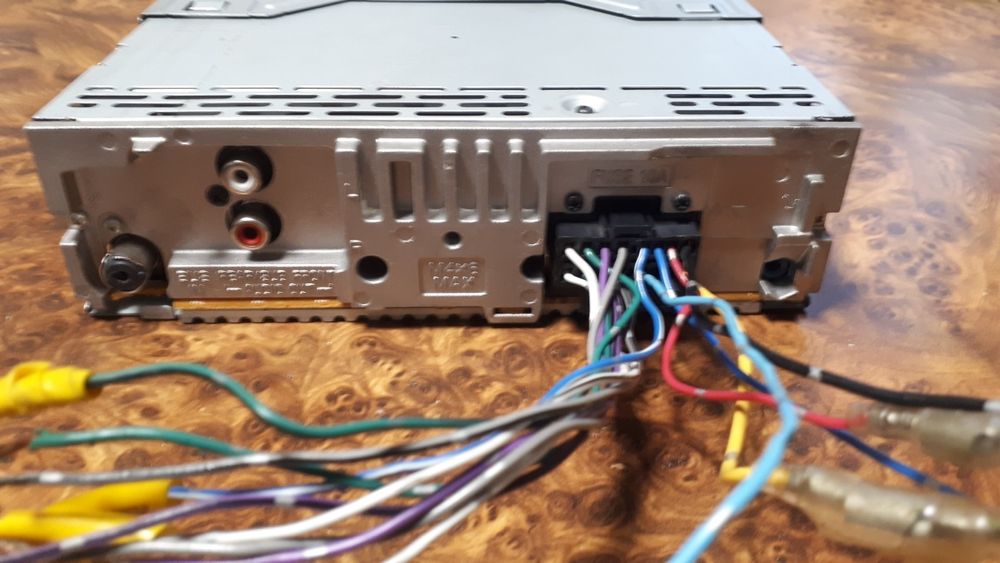 Продам автомагнітолу sONY CDX-GT 35U..