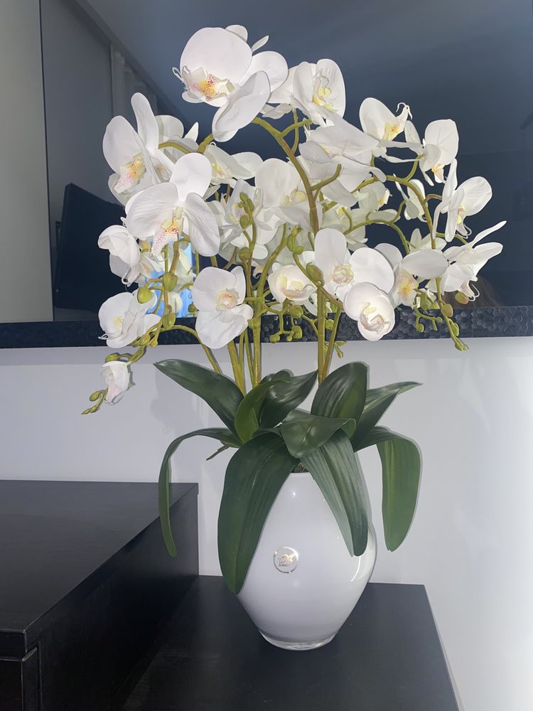 Композиции из искусственных орхидей для интерьера стильные (73 фото)