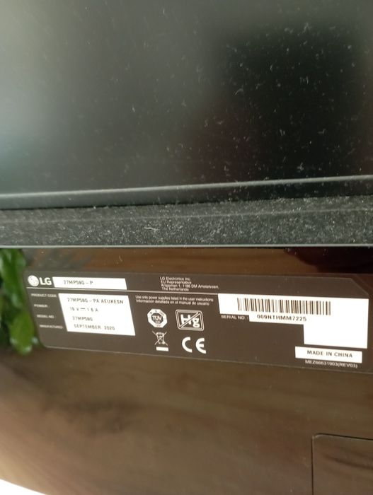 Vendo TV LG avariada sem nada partido