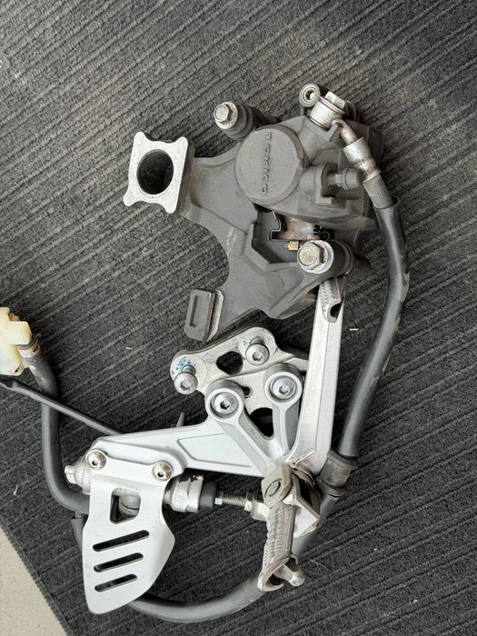 Супорта подножка Suzuki GSXR 1000 K7 K8