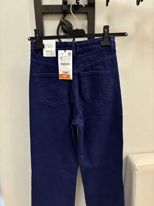 Nowe atramentowe spodnie jeansowe zara