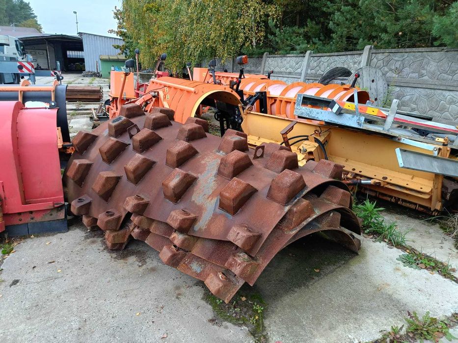 Płaszcz okołkowany do walca drogowego HAMM BOMAG