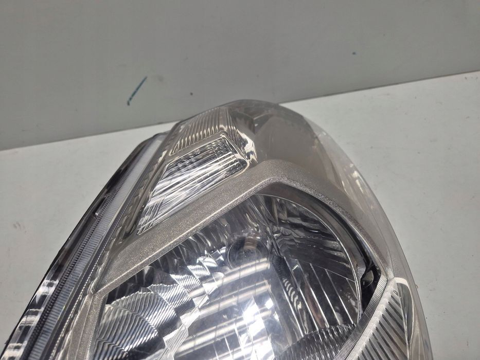 Nissan Tiida C11 2007 Przód Strona Lewa Lampa Przednia