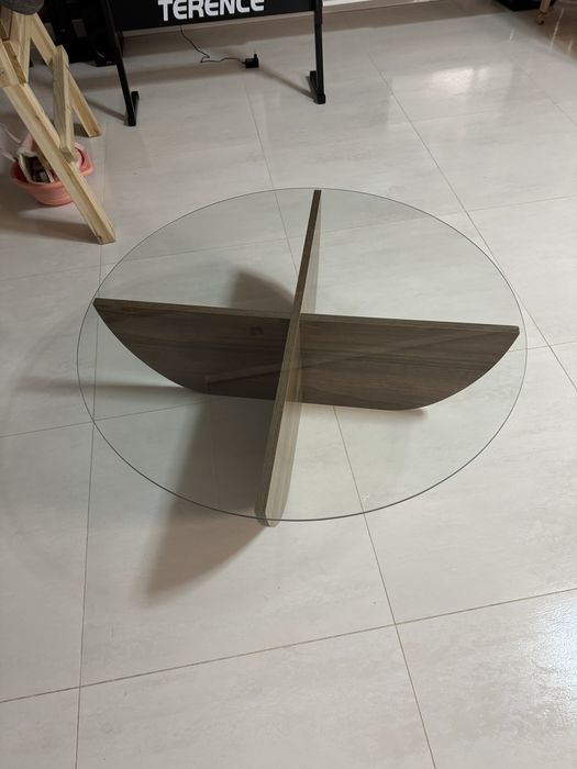 Orzechowy stolik kawowy Lily