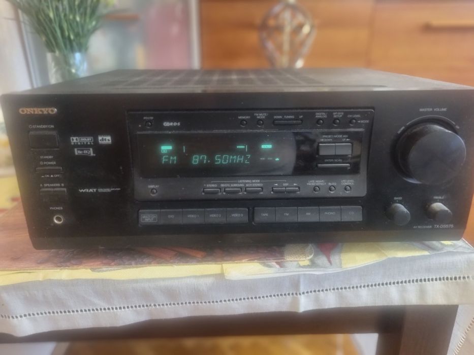 Srzedam  Onkyo widoczne na zjeciach plus kolumny
