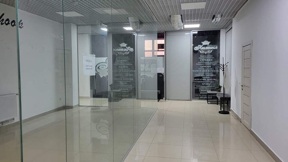 Здається в Здається в оренду торгово-офісне приміщення 
знаходиться