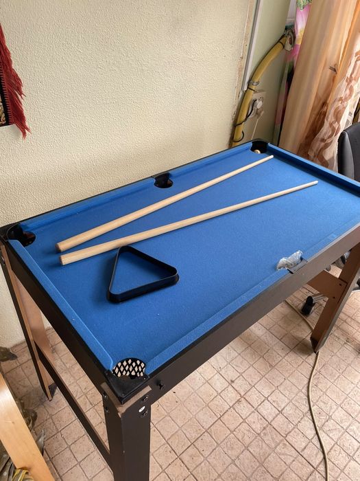 Mesa de matraquilhos e diversos jogos