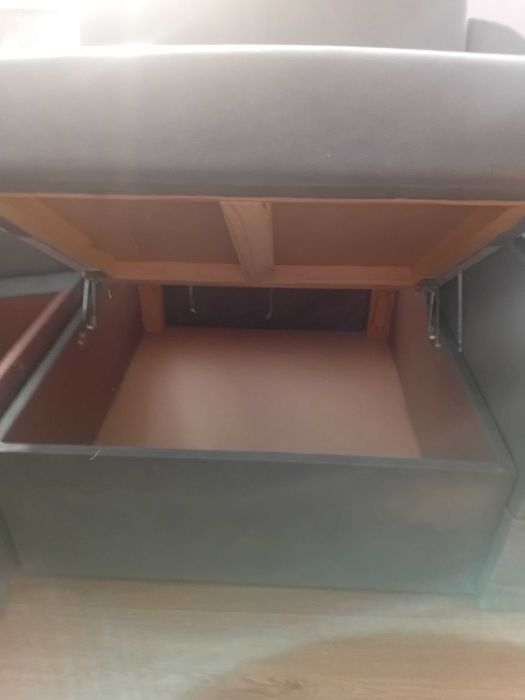 Продам гарний кутовий диван м.Кам'янське.