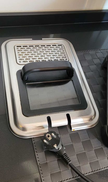 26.04.01 - Fritadeira Tefal Filtra Pro 4L 2400W Inox