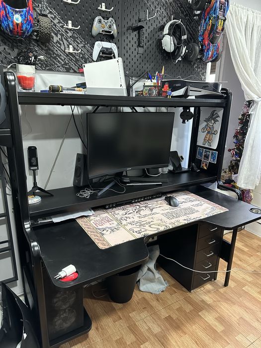 Secretaria gamer do IKEA FREDDE