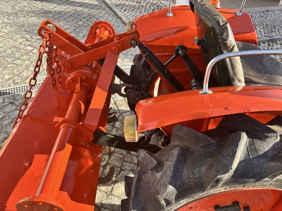 Trator Kubota L1500DT com fresa