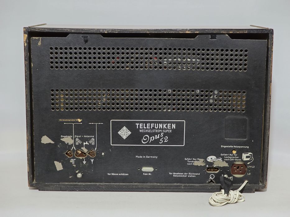 Rádio antigo reparado Telefunken