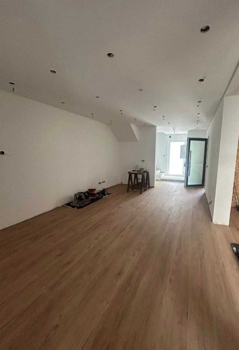 Moradia T3 em fase final de recuperação - Alcobaça