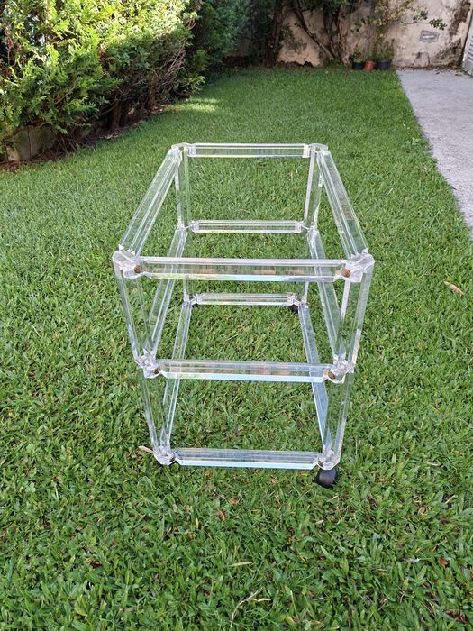 Carrinho de acrílico