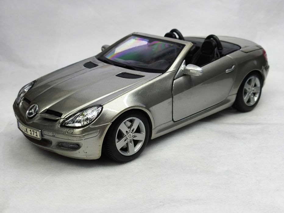 Модель Mercedes-Benz SLK 1/18 Maisto Thailand
