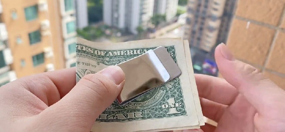Затискач металевий для грошей