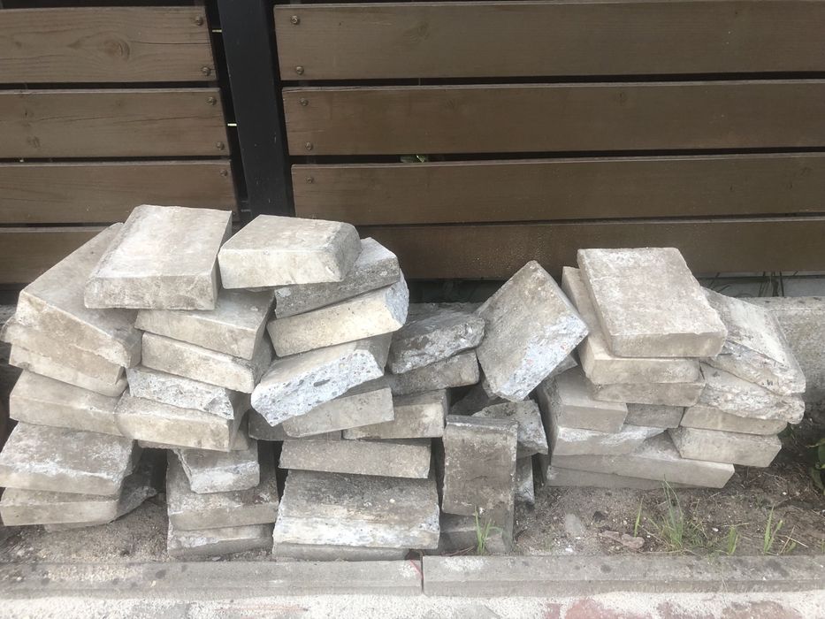 Gruz do oddania, puzzle krawezniki polamane kamienie