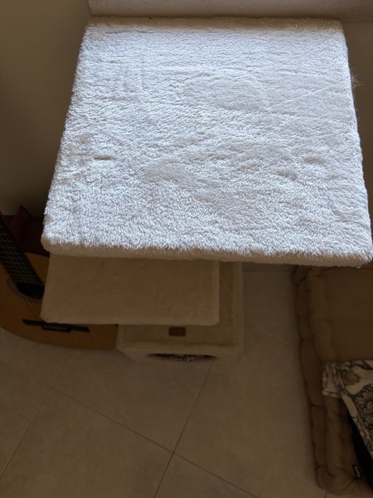 Arranhador com cama