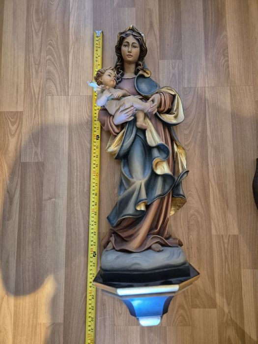 Madonna z dzieciątkiem z drewna