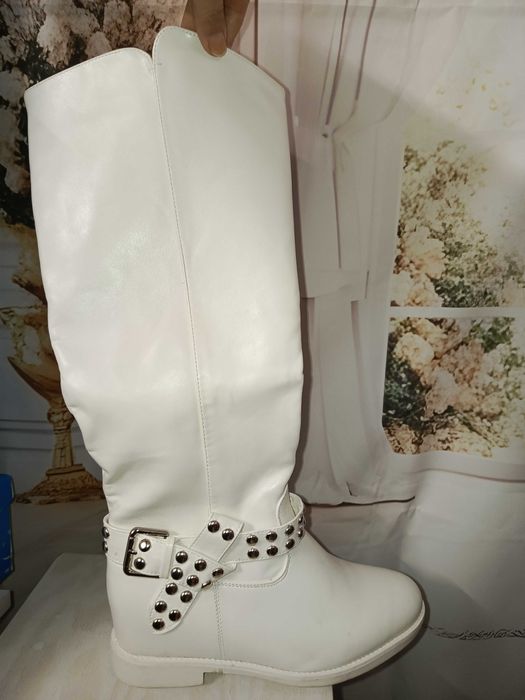 Białe kozaki wyprzedaż rozmiar 36-23.5