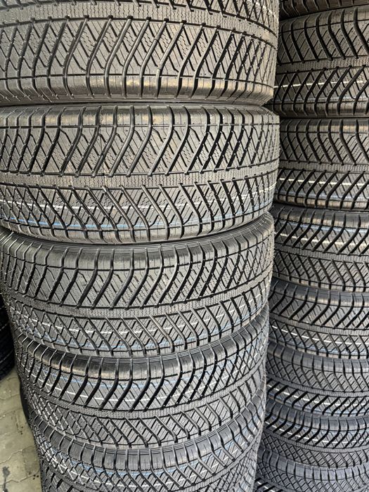 225/45 r17 Opona Całoroczna Bieznikowana Wzór bieznika Goodyear