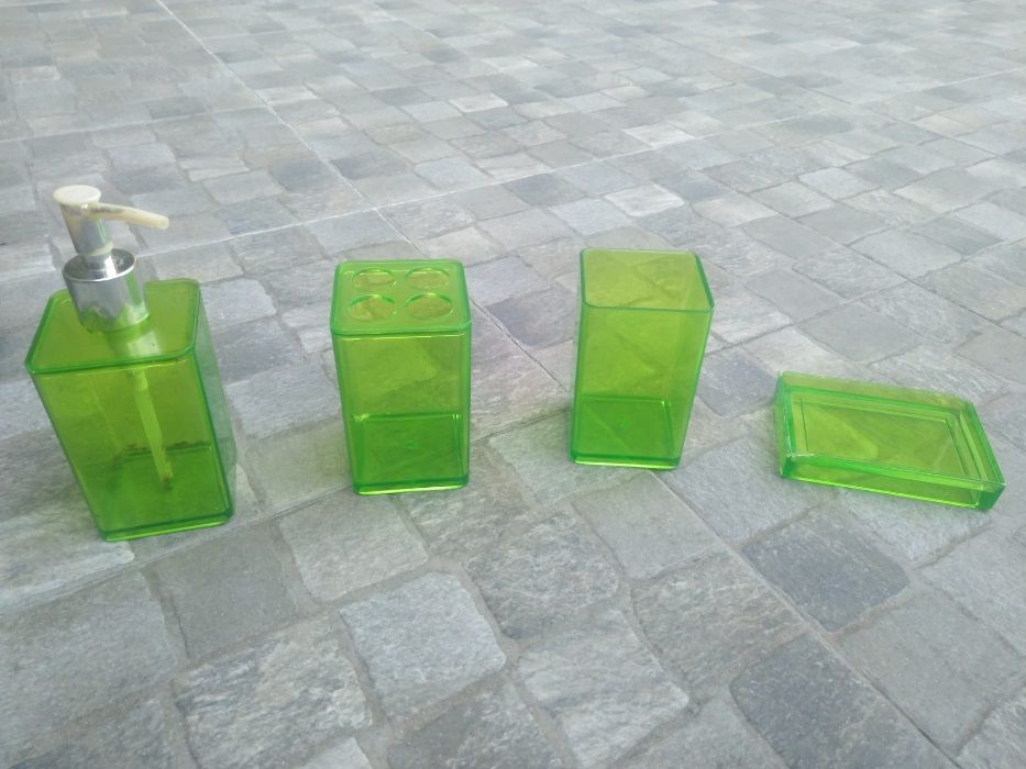 Green Bathroom Set