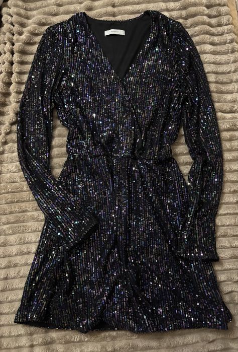 Сукня в паєтках