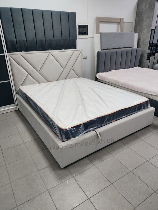 Ліжка м'які тканеві в наявності та під замовлення, знижки на матраси
