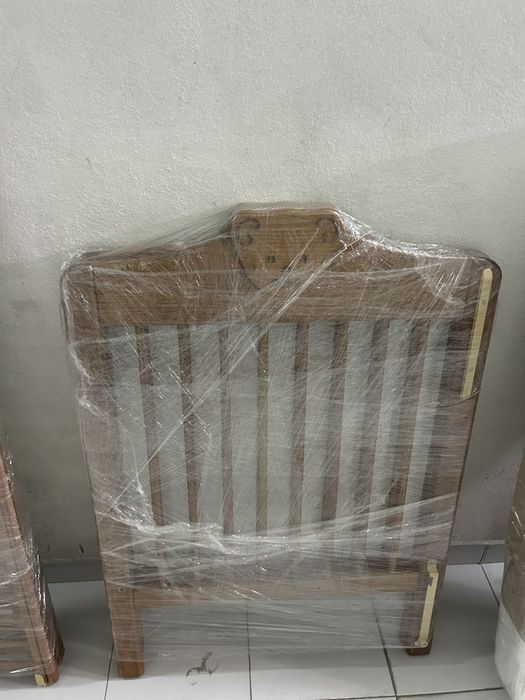 Cama bebe em madeira com colchao incluido