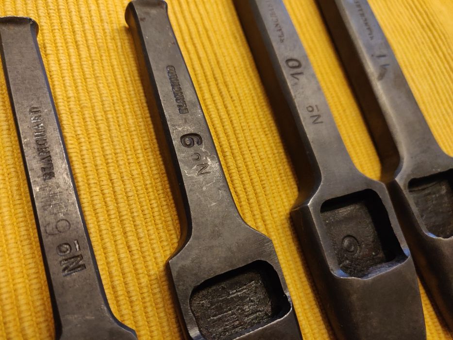 11 Furadores / Perfuradores de pele Blanchard de diversos tamanhos