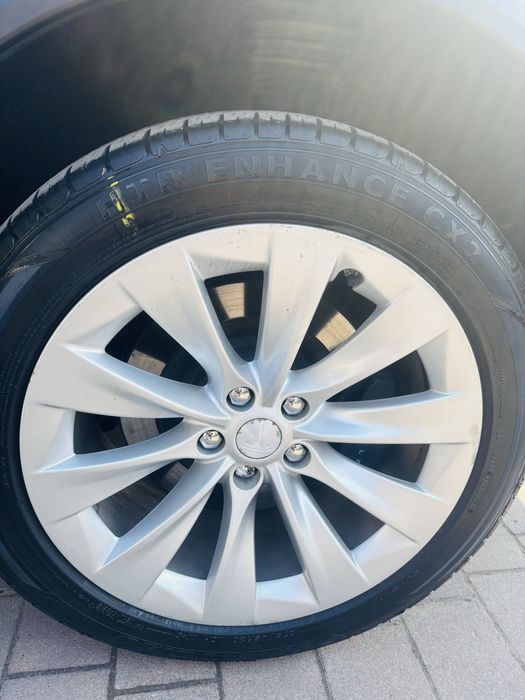 Tesla X 2018року