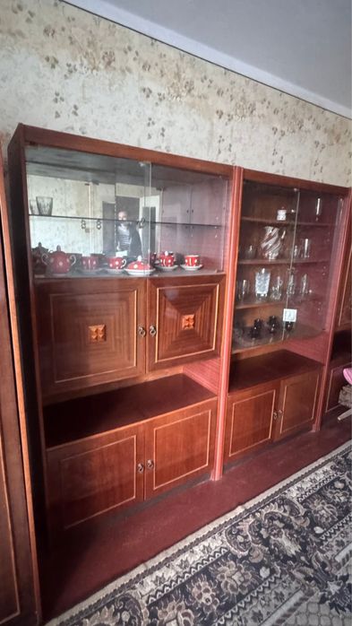 Стінка у вітальню / Шафа з вітриною / Сервант (Гарний стан)