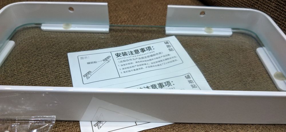 полка настенная в ванную 12х25см со стеклянным основанием белая