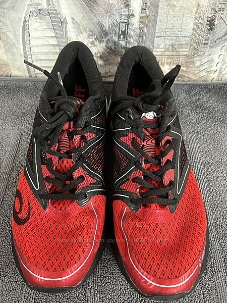 Продам кросівки Asics