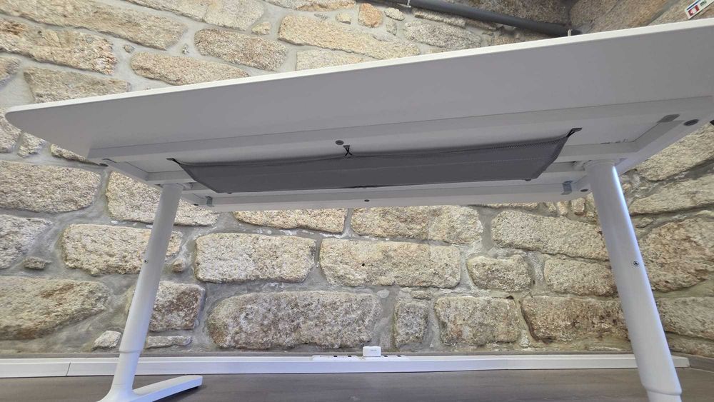 Secretária 160x80cm - Altura regulável 65–85 cm c/ marcas no tampo - Secretária IKEA BEKANT - Tenho 4 unidades