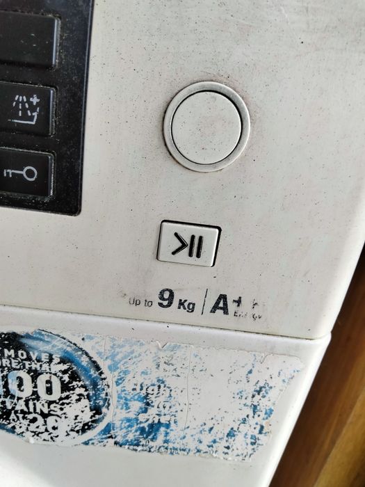 Máquina de lavar roupa para peças.