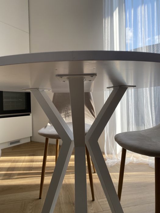 Стіл круглий обідній