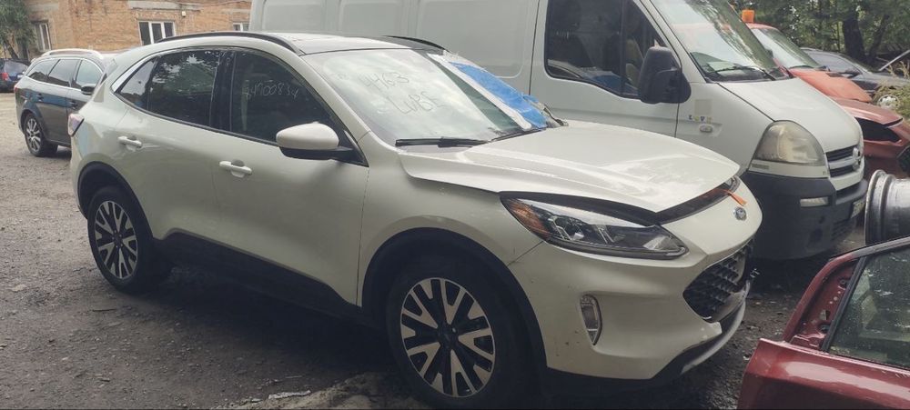 Ford    escape 2.0.   awd