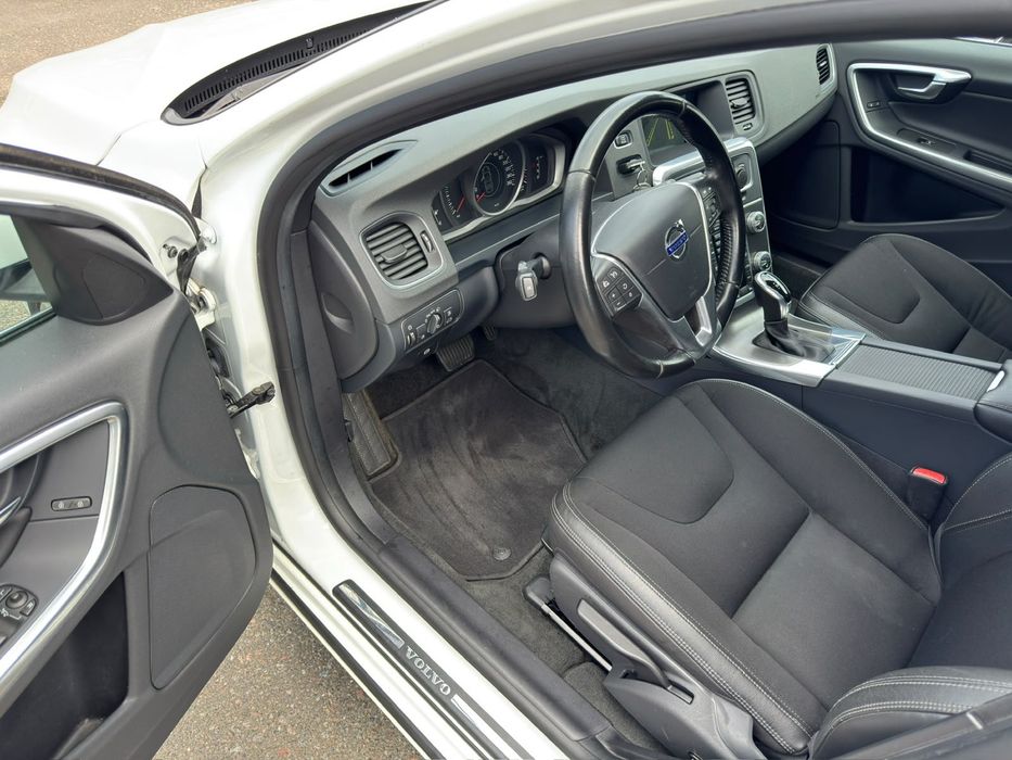 Volvo V60 Facelift D4 2.0 Diesel 181 к.с. Автомат Aisin
