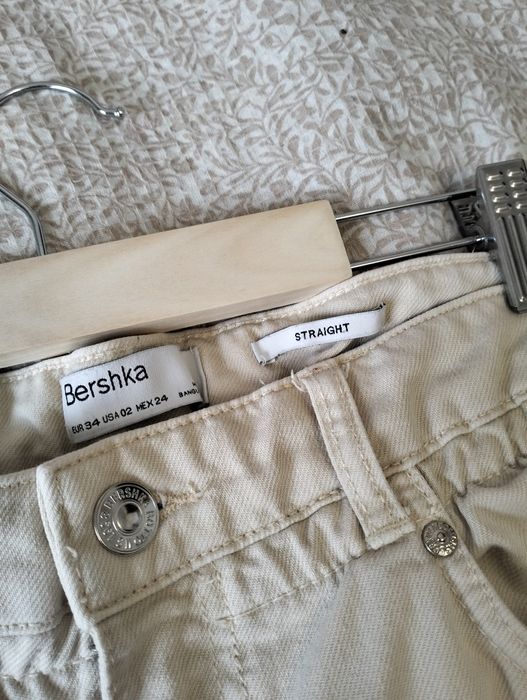 Джинси бежеві Bershka