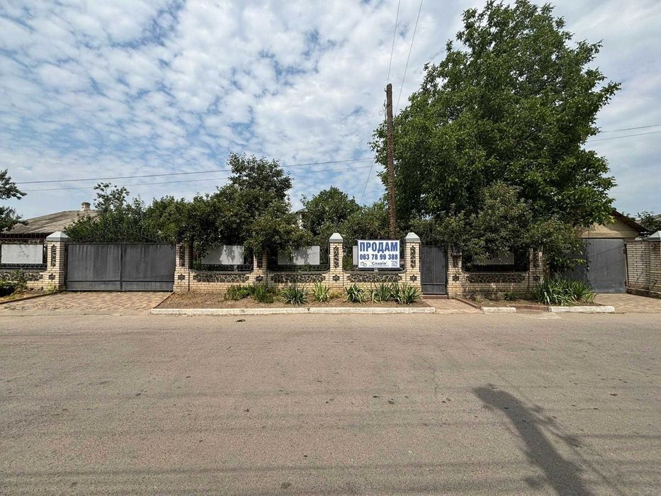 Продаж 2 поверхового будинку з гаражем і ділянкою, вул. Шевченка 15