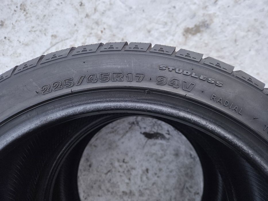Шини зимові  225/45/r17. Hankook Icebear W300.