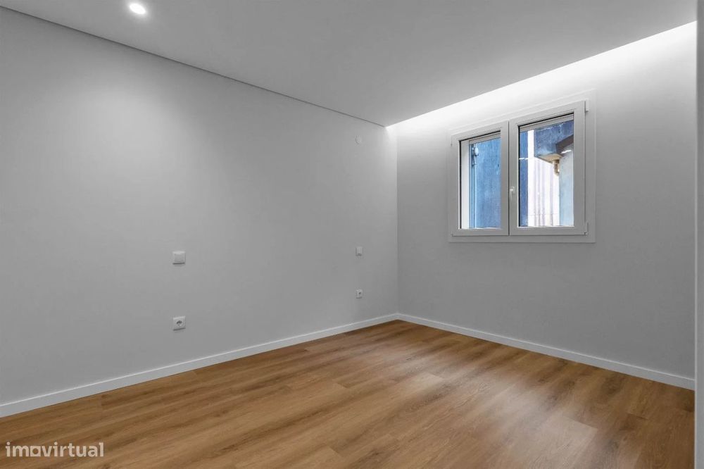 T2+1 totalmente remodelado no centro de Gaia — escola à porta, metro a