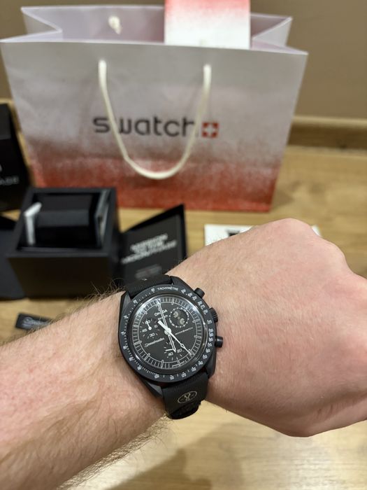 omega swatch moonswatch snoopy