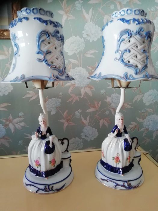 Par de Candeeiros em porcelana