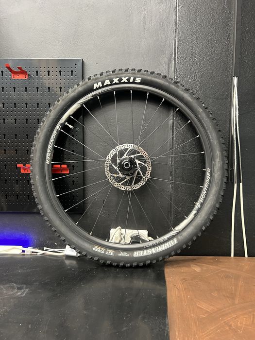 Koło bontrager 27.5 przód 110x15