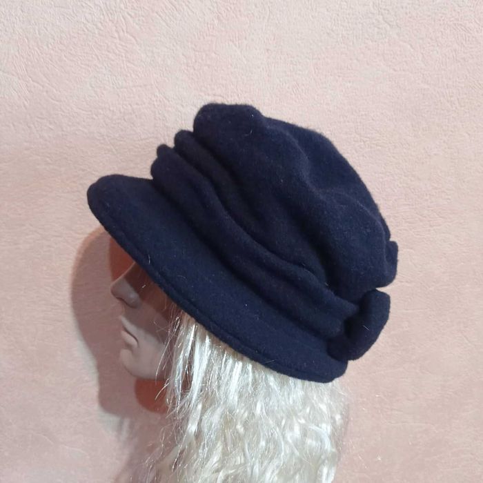 Темно-синяя мягкая шляпка, 85% шерсти (Германия).