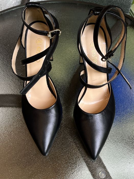 Чорні каблуки 37 шкіра стан ідеальний