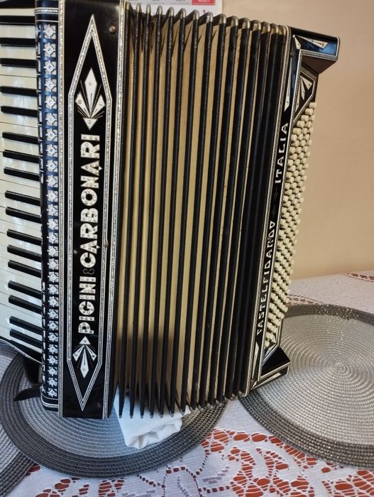 Akordeon Pigini Carbonari